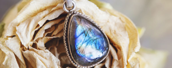 pierre labradorite